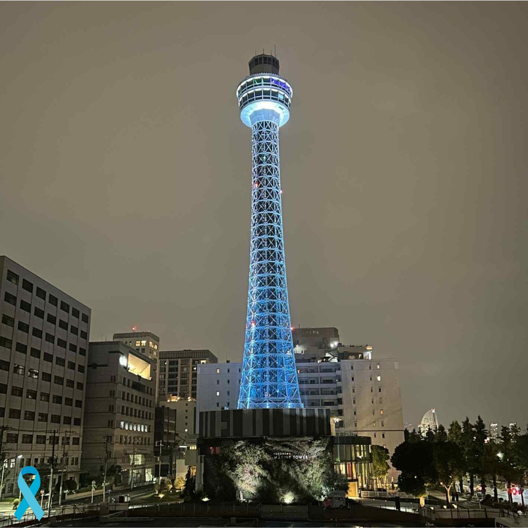 横浜マリンタワーのライトアップ